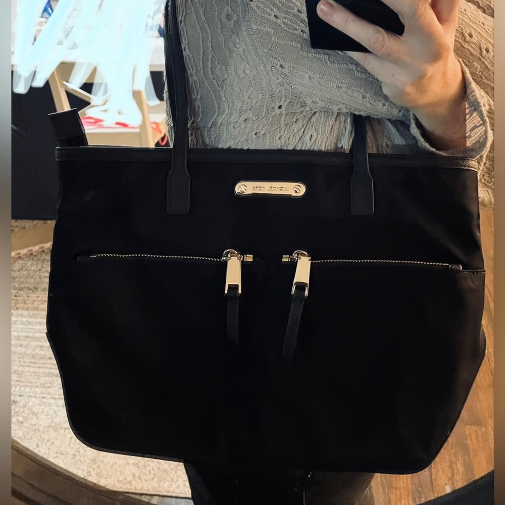 Michael Kors (BARELY USED) Black Kempton Pocket Tote